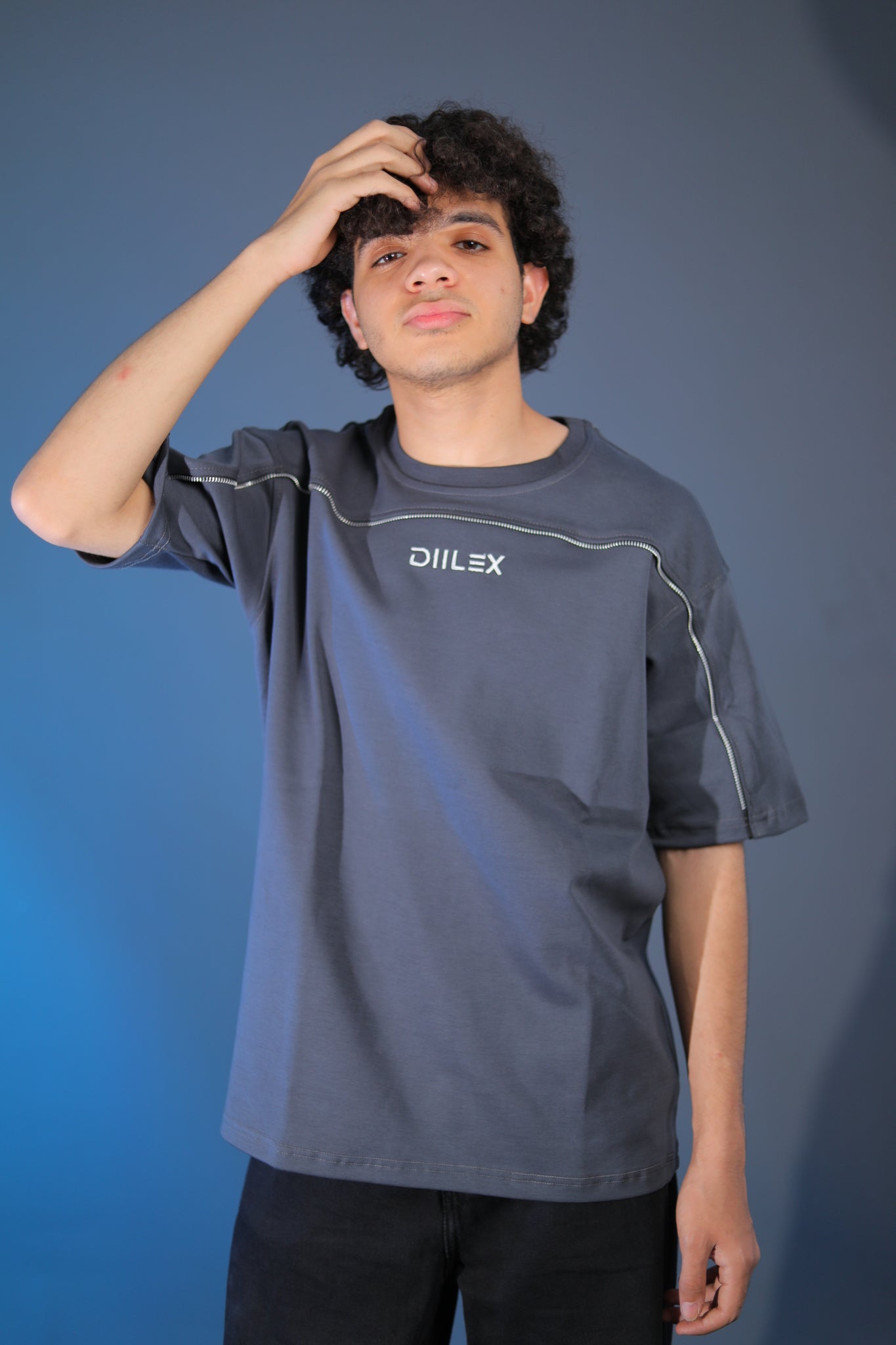 Oversized zippered t-shirt