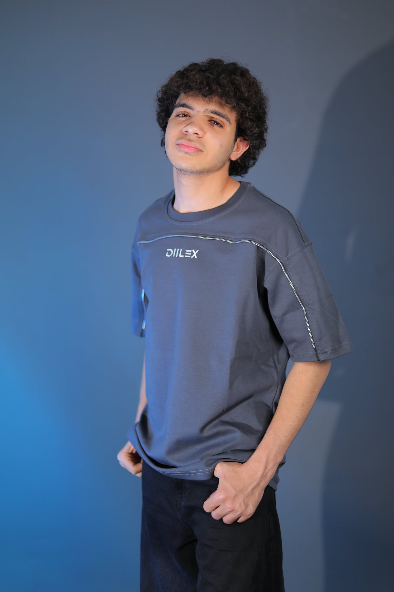 Oversized zippered t-shirt